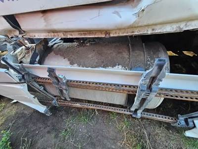 Freightliner Cascadia 126 Right Fuel Tank
