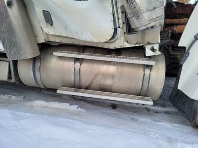 International 9900i Right Fuel Tank