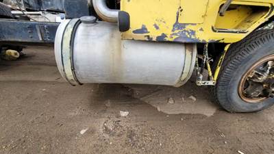 International COF-9670 Right Fuel Tank