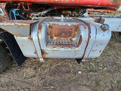 International F2554 Left Fuel Tank for a 1986 International F-2554