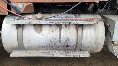 International F9370 Left Fuel Tank for a 1996 International F-9370