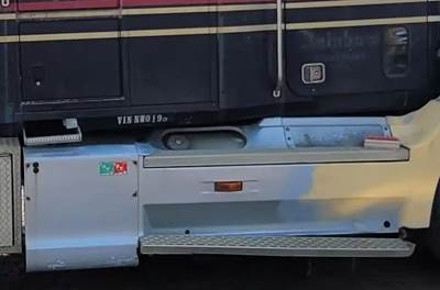 Mack CH613 Right Fuel Tank