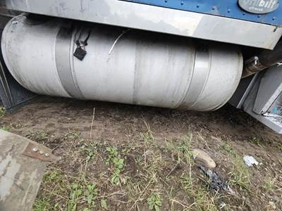 Peterbilt 389 Right Fuel Tank