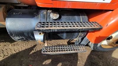 Volvo / WhiteGMC WG Right Fuel Tank for a 1990 White WG