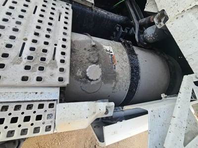 Volvo VNL Right Fuel Tank