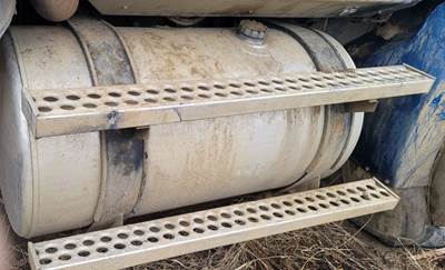 Western Star 4900SA Left Fuel Tank for a 2006 Western Star 4900 SA