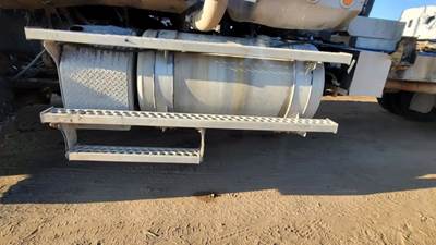 Western Star 4900SA Left Fuel Tank for a 2013 Western Star 4900 SA