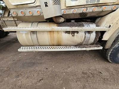 Western Star 4900SA Right Fuel Tank for a 2006 Western Star 4900 SA