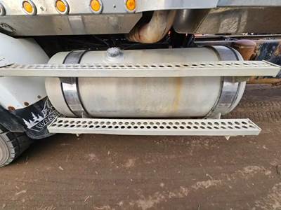 Western Star 4900SA Left Fuel Tank for a 2005 Western Star 4900 SA