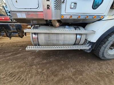 Western Star 4900SA Right Fuel Tank for a 2005 Western Star 4900 SA