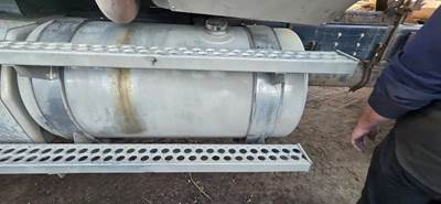Western Star 4900SA Left Fuel Tank for a 2012 Western Star 4900 SA