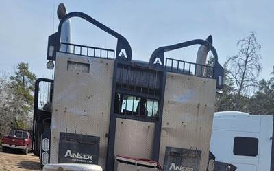 2020 Pete 367 Anser Headache Rack (Minor Damage)