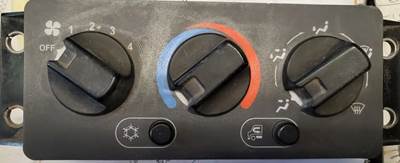 Mack Pinnacle CXU613 Heater / AC Temp Control for a 2013 Mack CXU613
