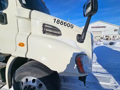 Freightliner Cascadia 113 Hood