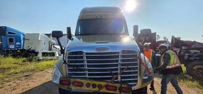 Freightliner Cascadia 125 Hood