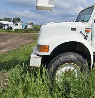 International F4900 Hood for a 1995 International F-4900