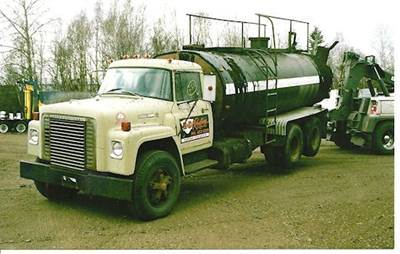 International Loadstar 1700 Hood for a 1976 International 1700 LOADSTAR