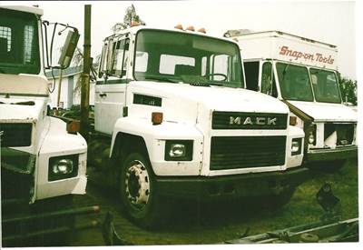 Mack Hood for a 2000 Mack RENAULT
