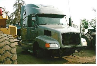 Volvo VNL64T Hood