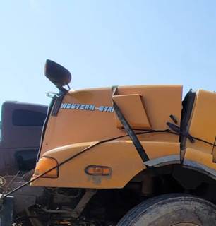 Western Star 4900SA Hood for a 2004 Western Star 4900 SA