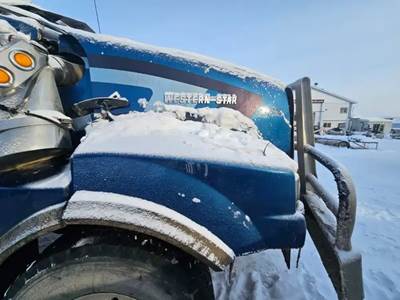 Western Star 4900SA Hood for a 2004 Western Star 4900 SA