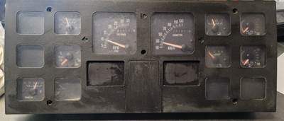 International 4900 Instrument Panel Cluster