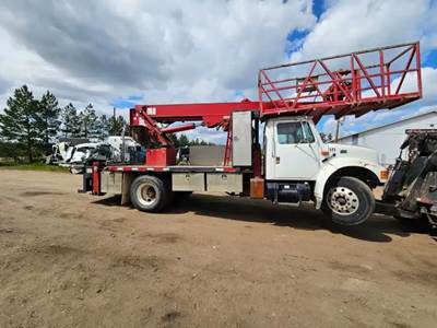 Crane for a 2001 International 4700