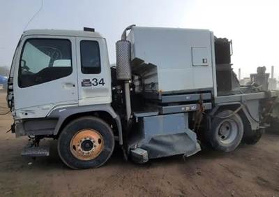 2004 GMC T7500 C/O Street Sweeper