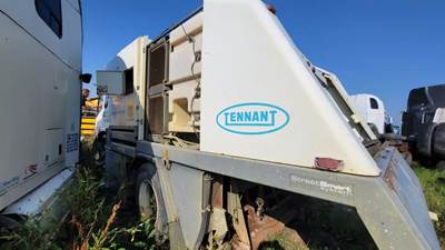 2004 T7500 C/O Street Sweeper