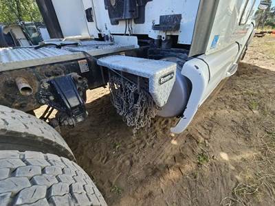 2015 Pete 579 Chain Hanger 11R22.5