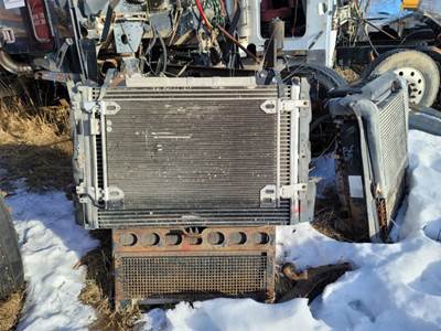 Freightliner Columbia 120 Radiator