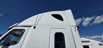 Freightliner Cascadia 125 Roof Fairing