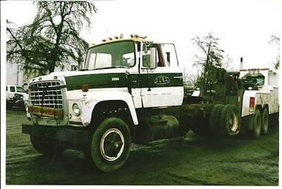 Ford 9000 Salvage Truck