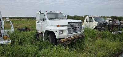 Ford F-800 Salvage Truck