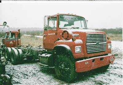 Ford L8000 Salvage Truck
