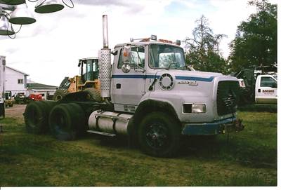Ford L9000 Salvage Truck