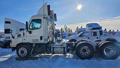 Freightliner Cascadia 113 Salvage Truck