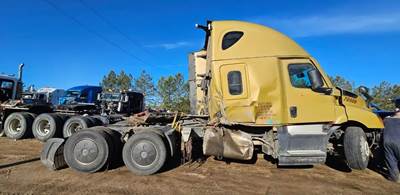 Freightliner Cascadia 116 Salvage Truck
