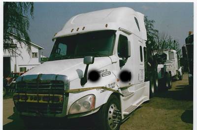 Freightliner Cascadia 125 Salvage Truck