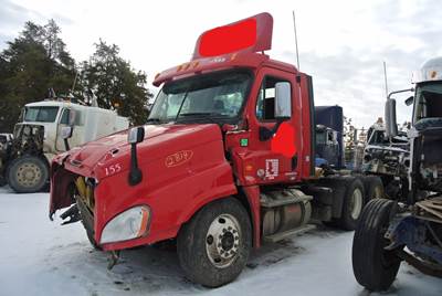 Freightliner Cascadia 125 Salvage Truck