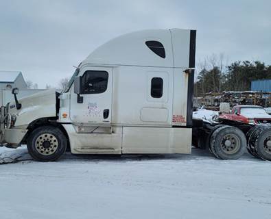 Freightliner Cascadia 125 Salvage Truck
