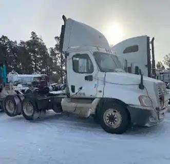 Freightliner Cascadia 125 Salvage Truck
