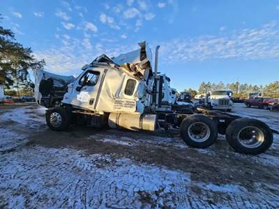 Freightliner Cascadia 125 Salvage Truck