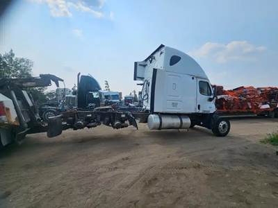 Freightliner Cascadia 125 Salvage Truck