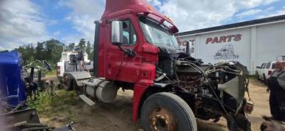 Freightliner Cascadia 125 Salvage Truck
