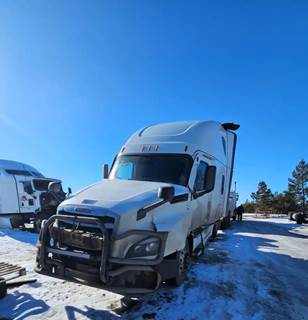 Freightliner Cascadia 126 Salvage Truck
