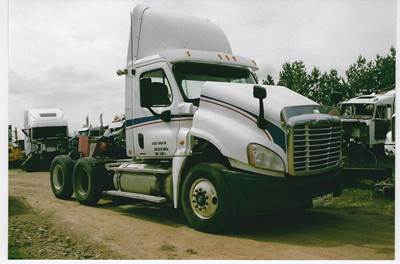 Freightliner Cascadia Salvage Truck