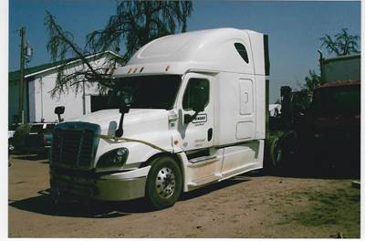 Freightliner Cascadia Salvage Truck