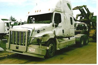 Freightliner Cascadia Salvage Truck
