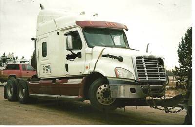 Freightliner Cascadia Salvage Truck